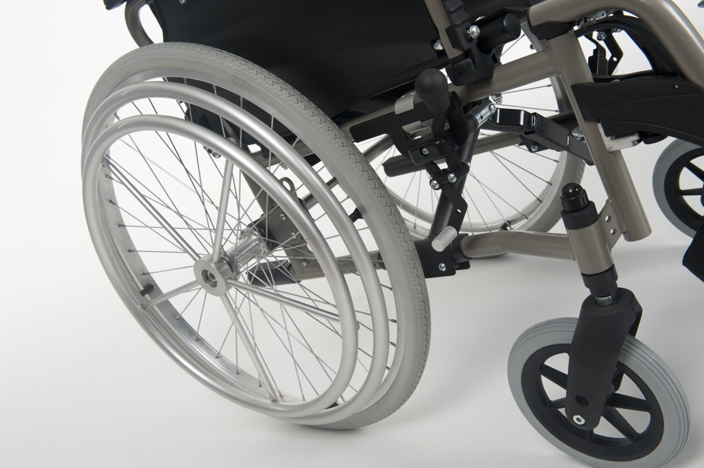 Инвалидная кресло-коляска Vermeiren V300+30 фото 2
