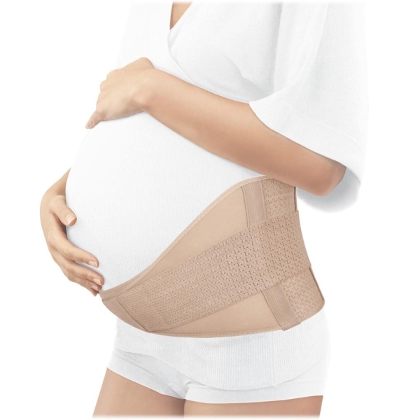 На фото – беременная женщина в дородовом бандаже